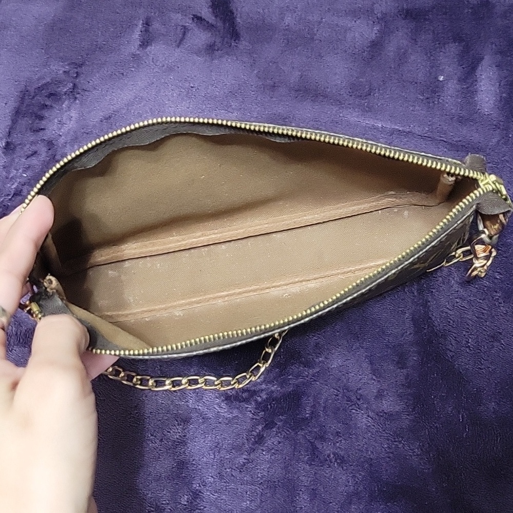 Louis Vuitton Pochette Monogram - Picture 7 of 8